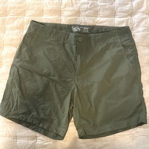 Mountain Hardwear Men’s Castil 7” Inseam Shorts